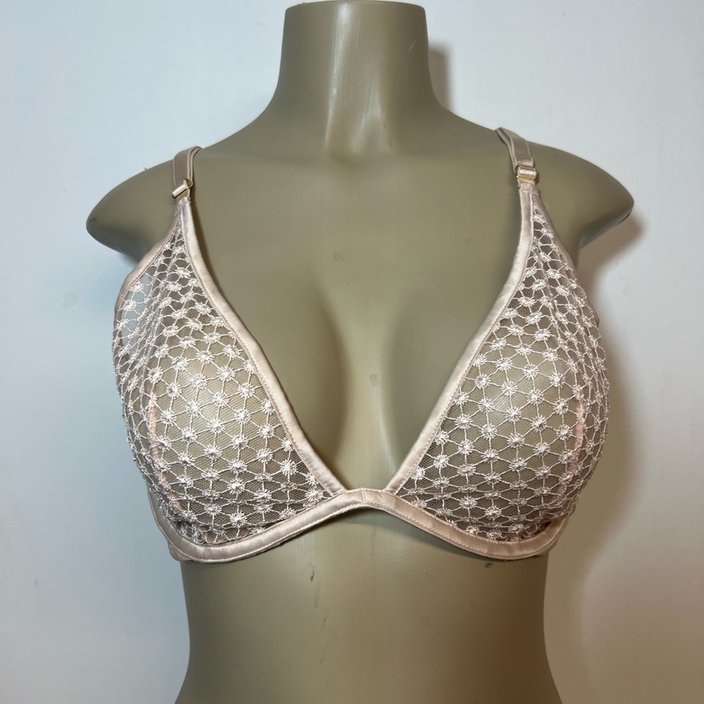 Victoria's Secret Beige Lace Bra Size 38C/C85